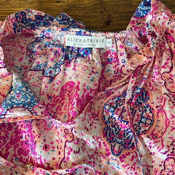 Alice and Trixie, 100 % Silk blouse, luxurious, ruffle sleeve,XS - Picture 7 of 9